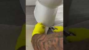CUT CARPET AROUND A TOILET LIKE A PRO! #carpet #flooring #homeimprovement #diy #shorts