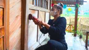 Grinding wooden house columns and walls to prepare for house painting -Living alone on a remote farm
