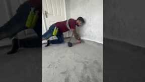 HOW TO STRETCH A CARPET OUT PERFECTLY FLAT #carpet #carpetinstallation #homeimprovement #diy #shorts