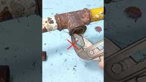 Really practical plumbing tips and hacks . DIY broken pipes  thread extractor #shorts #diy #plumbing